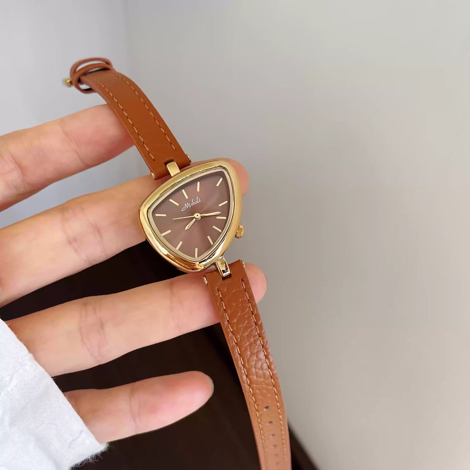 2026 Genuine Leather Strap Fashion Retro Ladies Wristwatch